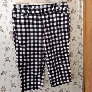 St. John's Bay Black and White Checkered Capris